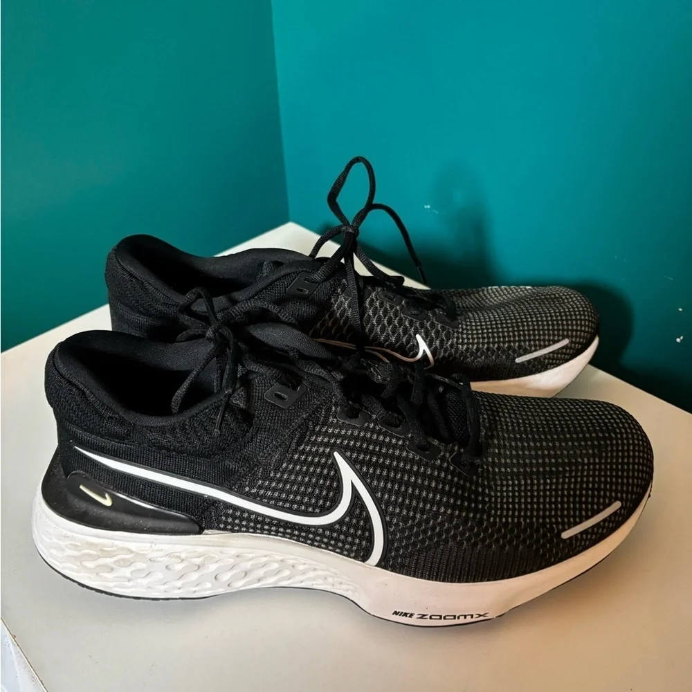 Nike dynamic athletic